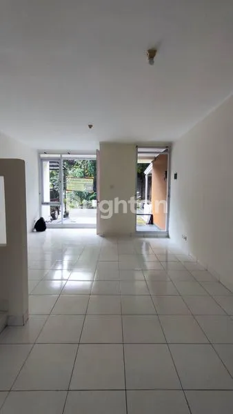 image RUMAH MINIMALIS 2 LANTAI DI SUDIRMAN REGENCY (3)