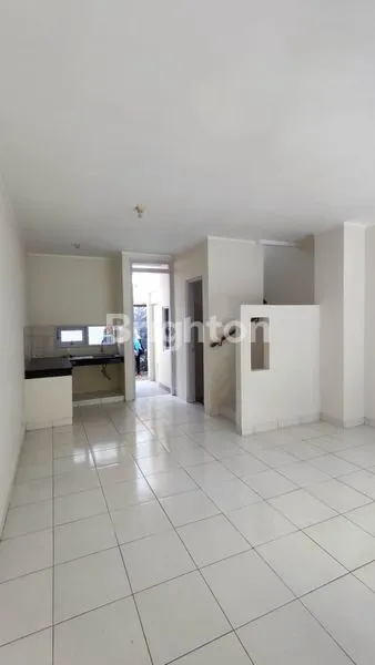image RUMAH MINIMALIS 2 LANTAI DI SUDIRMAN REGENCY (2)