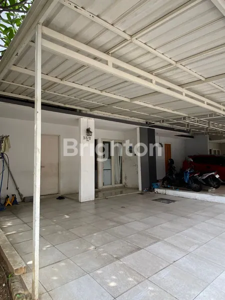 image RUMAH POSISI HOOK DI DIAMOND PARK RESIDENCE SIDOARJO (2)