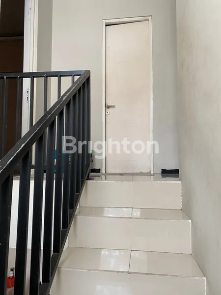 image RUMAH POSISI HOOK DI DIAMOND PARK RESIDENCE SIDOARJO (6)