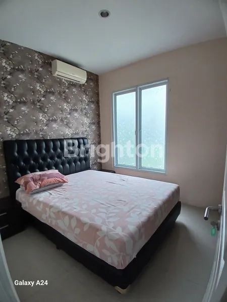 image RUMAH DENGAN LAPANGAN BADMINTON DAN MINI SOCCER DI BUKIT GOLF HIJAU SENTUL CITY (2)