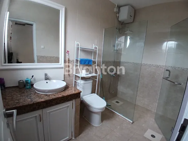 image RUMAH DENGAN LAPANGAN BADMINTON DAN MINI SOCCER DI BUKIT GOLF HIJAU SENTUL CITY (4)