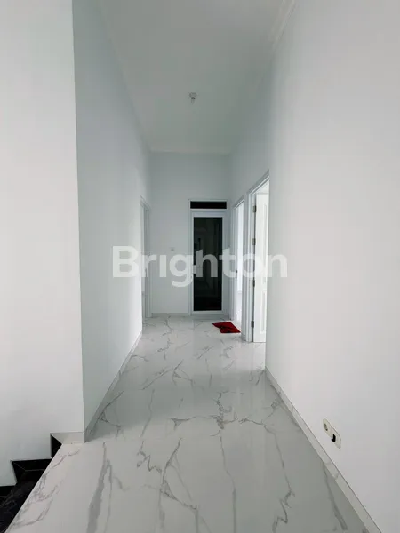 image RUMAH BARU GRESS 2 LANTAI MODERN MINIMALIS SIAP HUNI BUKIT PALMA CITRALAND SURABAYA (7)