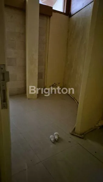 image DISEWAKAN RUKO 2 LANTAI STRATEGIS PINGGIR JALAN UTAMA BYPASS NGURAH RAI SANUR  (4)