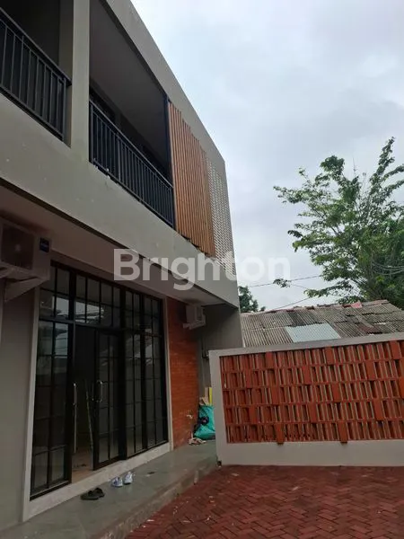 RUKO BARU CANTIK DAN PARKIR LUAS