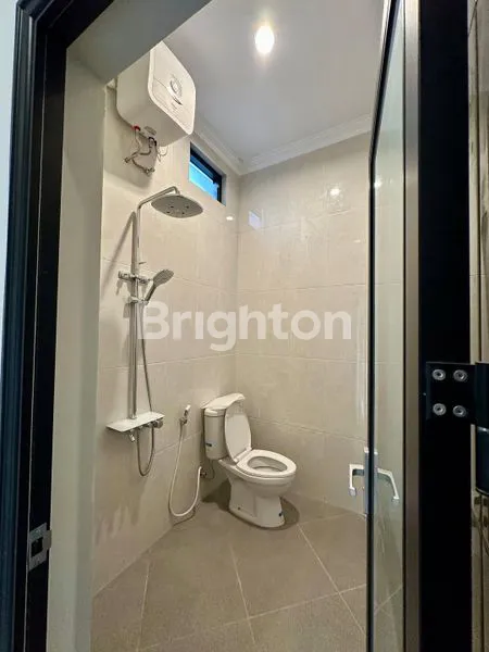 image RUMAH MEWAH 2 LANTAI, 4+1 KT, SHM, DEKAT JOGJABAY (6)