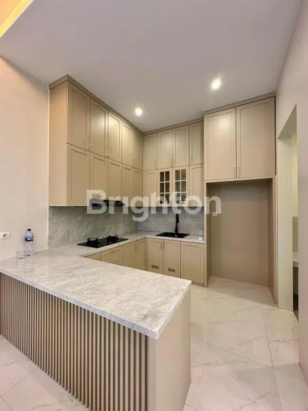 image RUMAH MEWAH 2 LANTAI, 4+1 KT, SHM, DEKAT JOGJABAY (5)