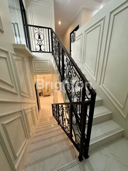 image RUMAH MEWAH 2 LANTAI, 4+1 KT, SHM, DEKAT JOGJABAY (8)