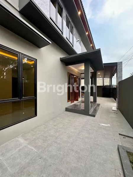 image RUMAH MEWAH 2 LANTAI, 4+1 KT, SHM, DEKAT JOGJABAY (3)