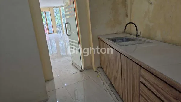 image DISEWAKAN RUKO 2 LANTAI STRATEGIS PINGGIR JALAN UTAMA BYPASS NGURAH RAI SANUR  (7)