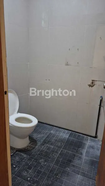 image DISEWAKAN RUKO 2 LANTAI STRATEGIS PINGGIR JALAN UTAMA BYPASS NGURAH RAI SANUR  (8)