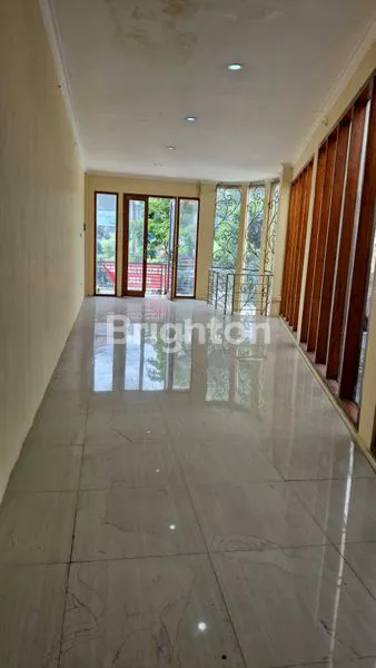 image DISEWAKAN RUKO 2 LANTAI STRATEGIS PINGGIR JALAN UTAMA BYPASS NGURAH RAI SANUR  (5)