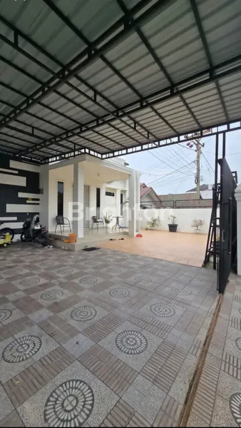 image RUMAH LEGALITAS LENGKAP (SHM + IMB) DI JL. TRITUNGGAL, PURWODADI, PANAM - GARASI 2 MOBIL. (2)