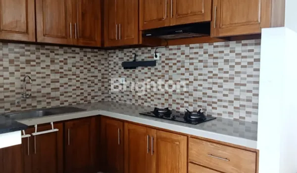 image HUNIAN ESTETIK 2 LANTAI DI LOKASI STRATEGIS – SIAP HUNI & FULL FURNISHED (3)