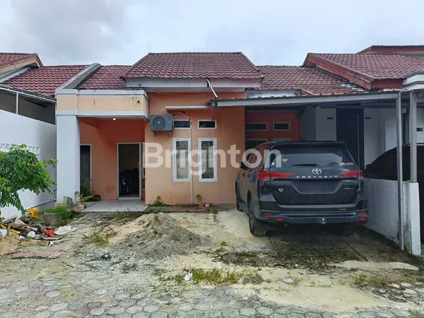 image RUMAH FULLY FURNISHED SIAP HUNI DI JL DEMOKRASI (1)
