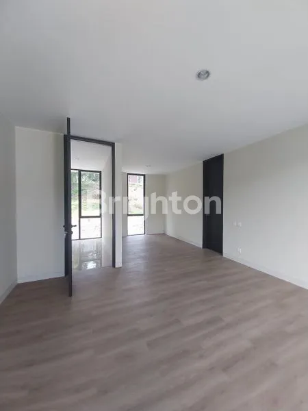 image RUMAH MEWAH DI CITRAGRAND TYPE ARIES LT 127M² (6)