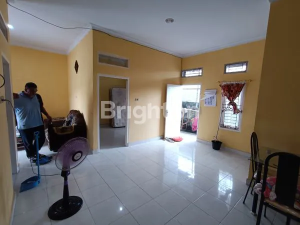 image RUMAH FULLY FURNISHED SIAP HUNI DI JL DEMOKRASI (5)