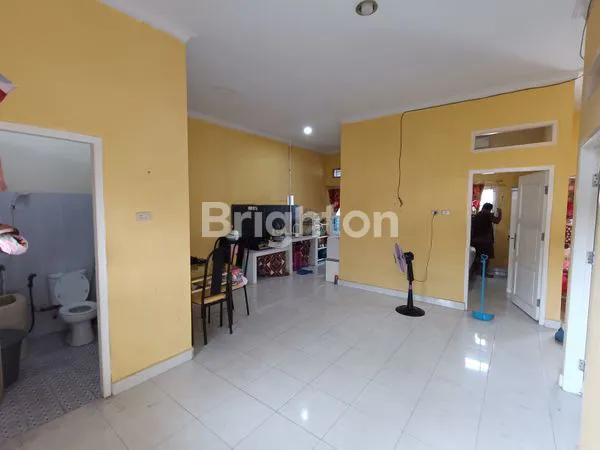 image RUMAH FULLY FURNISHED SIAP HUNI DI JL DEMOKRASI (2)