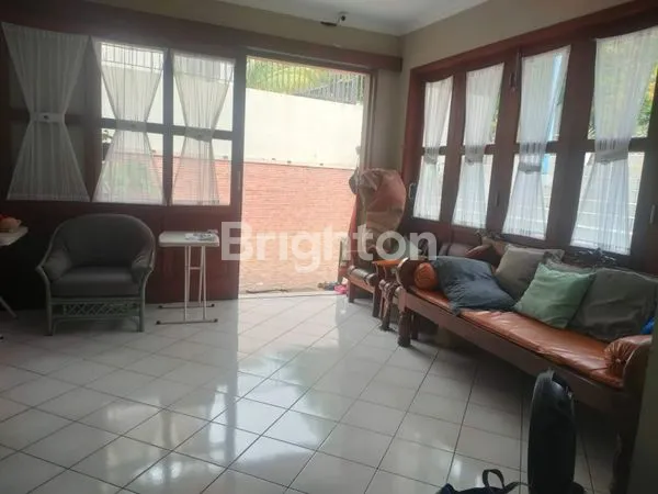 image RUMAH MEWAH 3 LANTAI HARGA MURAH DI CLUSTER GOLF MEDITERANIA SENTUL CITY (6)