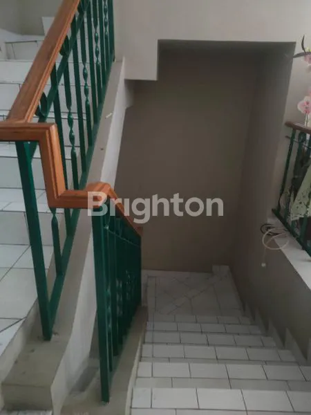 image RUMAH MEWAH 3 LANTAI HARGA MURAH DI CLUSTER GOLF MEDITERANIA SENTUL CITY (7)