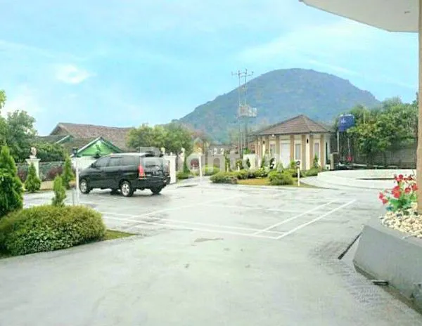 image VILLA EKSKLUSIF DI KADUNGORA GARUT, KOLAM RENANG & SHM (2)