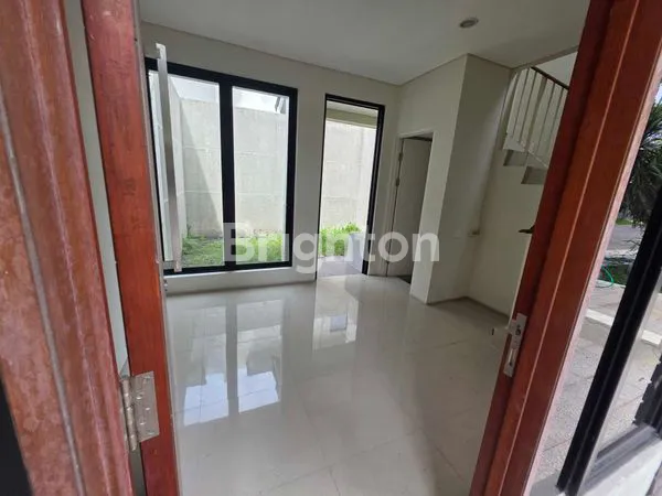 image DISEWAKAN RUMAH NORTWEST 2 LANTAI (3)