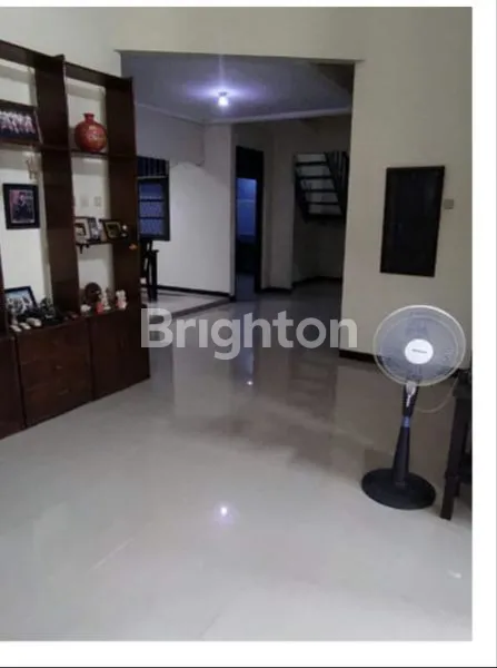 image RUMAH PAMULANG ESTATE 300 M2 / 150 M2 , 4+1 KT / 2+1 KM , SHM , 2200 WATT , 2.5 M (5)