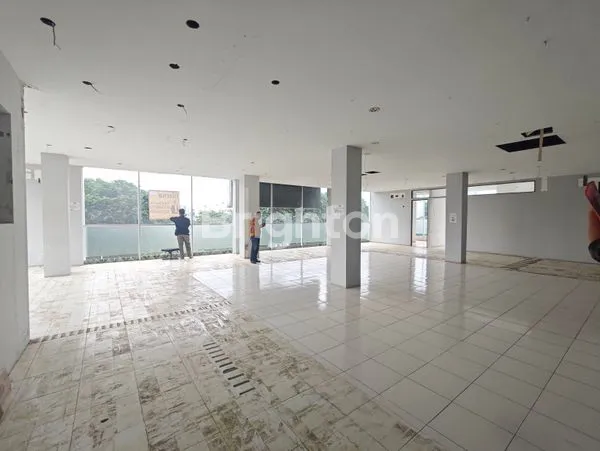 image SUPER STRATEGIS&JARANG ADA!!! GEDUNG 3.5 LANTAI RAYA MAYJEN SUNGKONO.  (5)