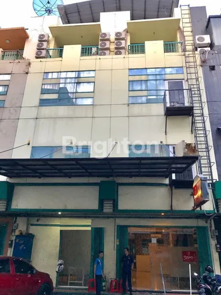 image BUTUH CEPAT LAKU RUKO WONOKITRI DARMO, 2 UNIT DI GABUNG JADI 1, COCOK UNTUK USAHA PIJAT, COCOK UNTUK KANTOR, LOKASI STRATEGIS, KOMPLEKS RUKO PARKIRAN BANYAK (1)