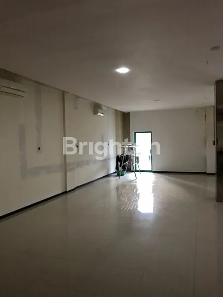 image BUTUH CEPAT LAKU RUKO WONOKITRI DARMO, 2 UNIT DI GABUNG JADI 1, COCOK UNTUK USAHA PIJAT, COCOK UNTUK KANTOR, LOKASI STRATEGIS, KOMPLEKS RUKO PARKIRAN BANYAK (6)