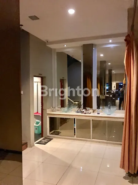 image BUTUH CEPAT LAKU RUKO WONOKITRI DARMO, 2 UNIT DI GABUNG JADI 1, COCOK UNTUK USAHA PIJAT, COCOK UNTUK KANTOR, LOKASI STRATEGIS, KOMPLEKS RUKO PARKIRAN BANYAK (7)