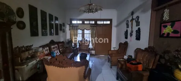 image RUMAH 2 LANTAI LT/LB 200 M² DI WONOCOLO, SURABAYA (4)