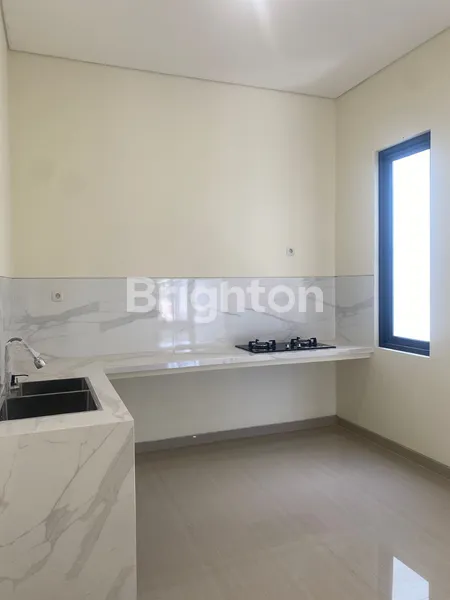 image RUMAH BARUK TENGAH, SURABAYA TIMUR BARU GRESS, MINIMALIS MODERN, SELANGKAH DARI RAYA MERR SUPERINDO, SELANGKAH KE RUKO PROMENADE, TATANAN LOSS DAN ADA SKYLIGHT (4)