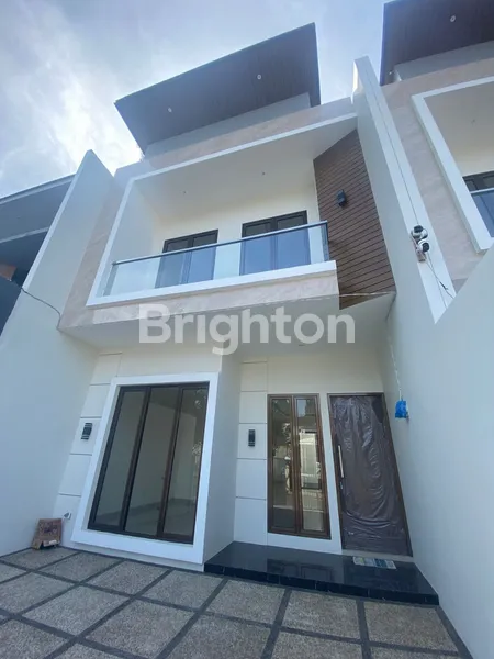 image RUMAH BARUK TENGAH, SURABAYA TIMUR BARU GRESS, MINIMALIS MODERN, SELANGKAH DARI RAYA MERR SUPERINDO, SELANGKAH KE RUKO PROMENADE, TATANAN LOSS DAN ADA SKYLIGHT (2)