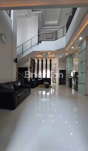 image RUMAH ISTIMEWA FULL FURNITURE DI PAKUWON CITY PURI ASRI SURABAYA (4)