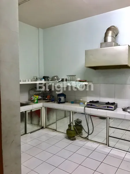 image BUTUH CEPAT LAKU RUKO WONOKITRI DARMO, 2 UNIT DI GABUNG JADI 1, COCOK UNTUK USAHA PIJAT, COCOK UNTUK KANTOR, LOKASI STRATEGIS, KOMPLEKS RUKO PARKIRAN BANYAK (3)