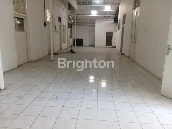 image RUMAH DI JALAN NIAS LOKASI STRATEGIS  (2)