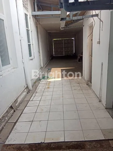 image RUMAH DI JALAN NIAS LOKASI STRATEGIS  (4)