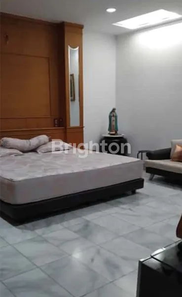 image RUMAH STRATEGIS INTERCON KEBON JERUK JAKARTA BARAT - DEKAT TAMAN, ROW JALAN 4 MOBIL! (3)