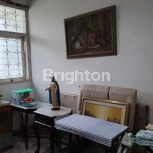 image RUMAH STRATEGIS INTERCON KEBON JERUK JAKARTA BARAT - DEKAT TAMAN, ROW JALAN 4 MOBIL! (4)