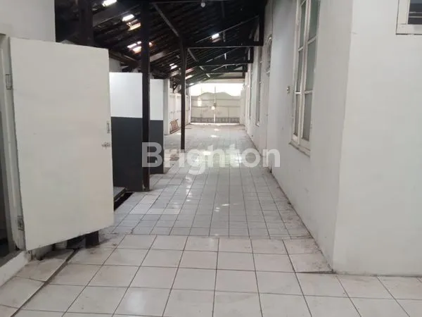 image RUMAH DI JALAN NIAS LOKASI STRATEGIS  (3)