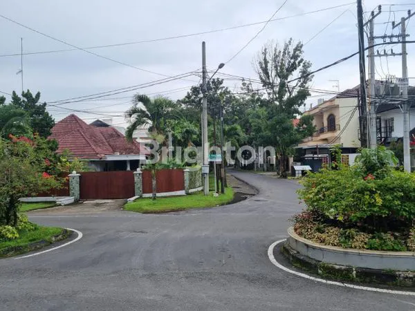 image RUMAH DENGAN PEKARANGAN YANG LUASA (1)