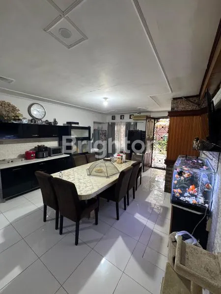 image RUMAH DENGAN PEKARANGAN YANG LUASA (3)