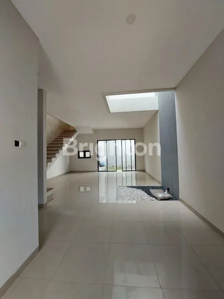 image RUMAH BARU GRESS SIAP HUNI MURAH 2 LANTAI DARMO PERMAI SURABAYA BARAT DEKAT HR MUHAMMAD, MAYJEN SUNGKONO, KUPANG INDAH (2)