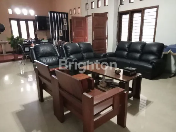 image RUMAH CANTIK TERAWAT DEKAT EXIT TOL GAYAMSARI (2)