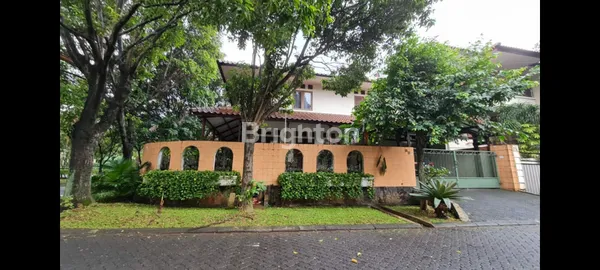 RUMAH HOOK 2 LANTAI 312M2 DI KARTIKA PINANG, PD. PINANG, KEC. KEBAYORAN LAMA, SHM