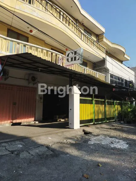 image RUKO STRATEGIS 3 LANTAI DEKAT SEKOLAH SANTA CLARA NGAGEL MADYA (1)