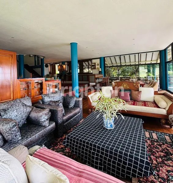 image VILLA EKSKLUSIF DI PUNCAK CISARUA – VIEW GUNUNG SALAK & SAWAH, 2 VILLA, LT 8.400 M² (6)