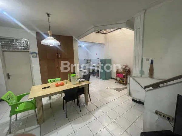 image RUMAH DI DARMO PERMAI SELATAN (3)