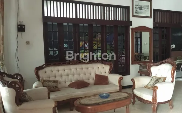 image RUMAH KLASIK ASRI GAJAHAN LUAS AREA TENANG (4)